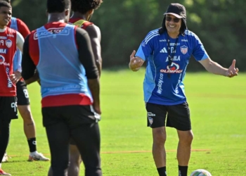 junior barranquilla alfredo arias liga betplay teofilo teo gutierrez sobrepeso peso gordo mauro silveira arquero prepador fisico trabajos entrenamientos futbol profesional colombiano fpc copa colombia dimayor metropolitano fichajes incorporaciones refuerzos mercado agentes libres