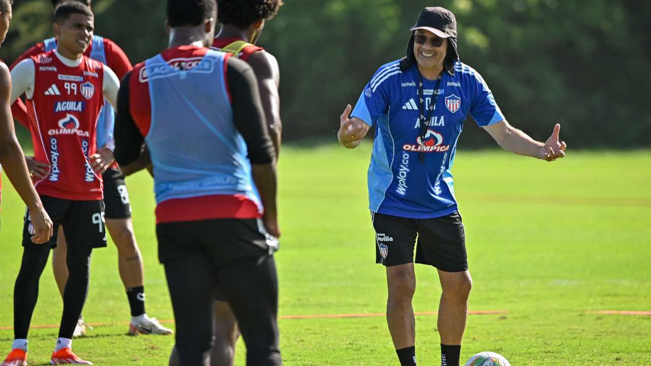 junior barranquilla alfredo arias liga betplay teofilo teo gutierrez sobrepeso peso gordo mauro silveira arquero prepador fisico trabajos entrenamientos futbol profesional colombiano fpc copa colombia dimayor metropolitano fichajes incorporaciones refuerzos mercado agentes libres