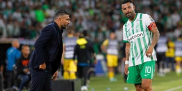 atletico nacional Edwin cardona Javier Gandolfi gustavo fermani presidente sebastian Arango botero grupo ardila lulle familia dueños equipo postobon rcn relación tensa renuncia jugadores grupos molesto Alfredo morelos copa libertadores sao paulo morumbi atanasio Girardot penales penaltis expulsión Conmebol liga betplay dimayor futbol profesional colombiano fpc