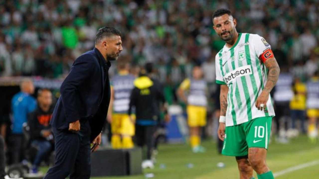 atletico nacional Edwin cardona Javier Gandolfi gustavo fermani presidente sebastian Arango botero grupo ardila lulle familia dueños equipo postobon rcn relación tensa renuncia jugadores grupos molesto Alfredo morelos copa libertadores sao paulo morumbi atanasio Girardot penales penaltis expulsión Conmebol liga betplay dimayor futbol profesional colombiano fpc