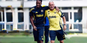 jose mourinho despedido fenerbahce mou jhon jader duran palabras delantero colombiano turquia colombia eliminado champions league liga campeones lturca eufa sanciones atacante polemico europa