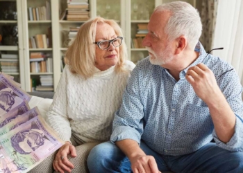 colpensiones jubilados pensionados colombia ley gobierno mesada pension dinero extra pago transferencia cuenta banco agrario