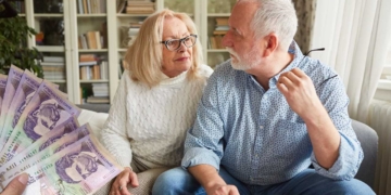 colpensiones jubilados pensionados colombia ley gobierno mesada pension dinero extra pago transferencia cuenta banco agrario