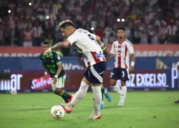 junior barranquilla atletico bucaramanga metropolitano aniversario cumpleanos 101 fiesta escandalo polemica penales penaltis penal arbitro ortiz alfredo arias leonel alvarez futbol profesional colombiano fpc liga betplay dimayor colombia