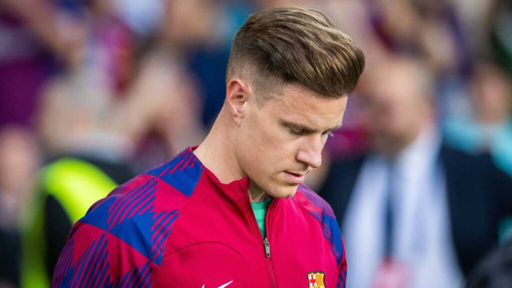 marc ter stegen futbol club barcelona fc fichajes lesionado lesion parte medico rebeldia guerra laporta deco flick dani olmo fichajes