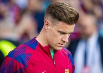 marc ter stegen futbol club barcelona fc fichajes lesionado lesion parte medico rebeldia guerra laporta deco flick dani olmo fichajes