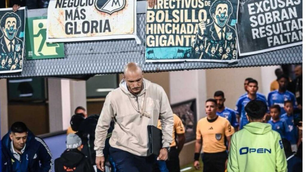 millonarios tecnico entrenador director dt david gonzalez reemplazo junta directiva duenos enrique camacho gustavo serpa futbol profesional colombiano fpc liga betplay dimayor colombia campin robatto almiron hernan torres carlos giraldo mercado fichajes incorporaciones contrataciones refuerzos hinchada