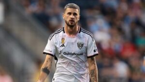 lionel messi inter miami mateusz klich declaraciones polemicas debate padre jorge luis suarez david beckham mls estados unidos estadios infraestructura antonella busquets jordi alba javier mascherano polaco idioma espanol atlanta new york liga argentina argentino