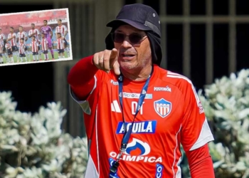 junior barranquilla alfredo arias dt director tecnico entrenador criticas hinchadas hicnhas rueda prensa rojiblancos tiburon metropolitano deportivo independiente medellin dim atanasio girardot lider liga betplay dimayor futbol profesional colombiano fpc