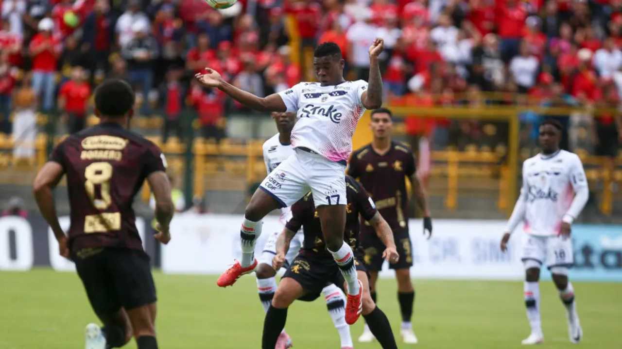 america cali fortaleza ceif bogota campin techo derrota triunfo eliminado ultimo liga betplay dimayor crisis david gonzalez alex escobar adrian ramos futbol profesional colombiano fpc marcela tulio gomez hinchada molesta hinchas