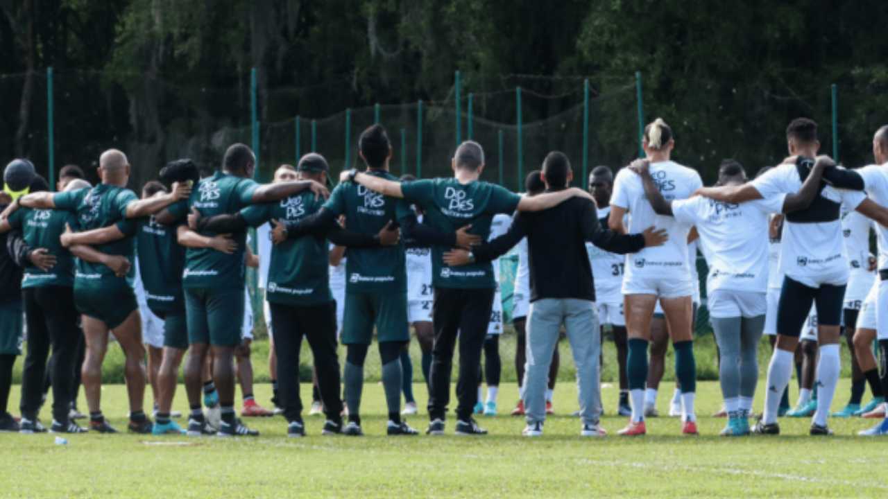 deportivo cali nuevos duenos jugadores plantilla profesional masculino femenino suelos salarios atrasados pagos nomina futbolistas cuerpo tecnico entrenador gamero idc grupo inversor guatemala guatemalteco centroamerica compra compraron plata billete futbol profesional colombiano fpc liga betplay dimayor sede pance palmaseca estadio palmira