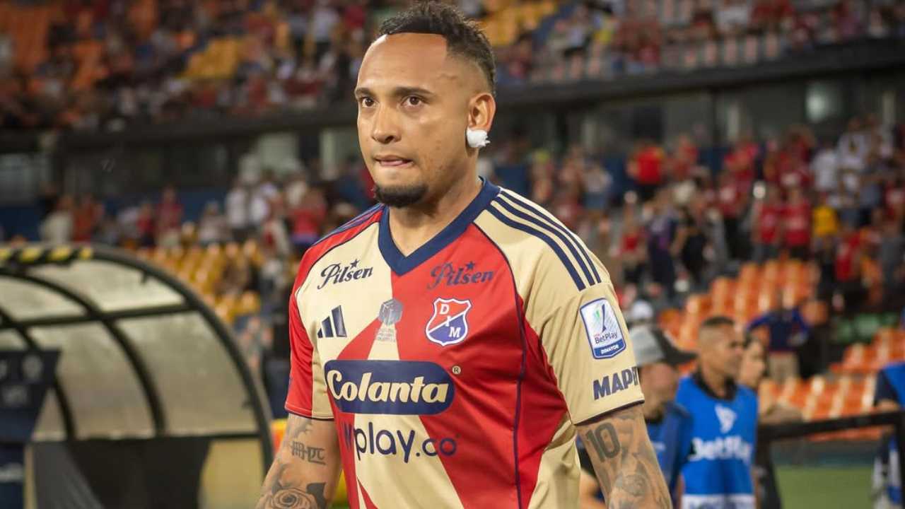 jarlan junior barrera escalona deportivo independiente medellin dim gol festejo atanasio girardot hinchas hinchada metropolitano barranquilla liga betplay dimayor futbol profesional colombiano fpc fichajes refuerzos contrataciones incorporaciones polemica debate