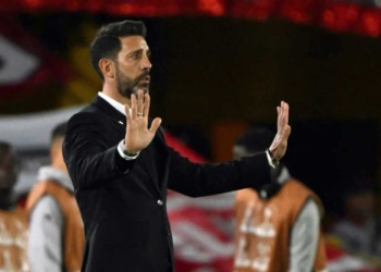 independiente santa fe jorge bava director tecnico entrenador dt uruguayo se va fuera irse negociaciones avanzadas nuevo cerro porteno paraguay asuncion estadio la olla diego martinez liga betplay dimayor futbol profesional colombiano fpc bogota campin colombia mercado pases fichajes refuerzos incorporaciones contrataciones contratados refuerzos