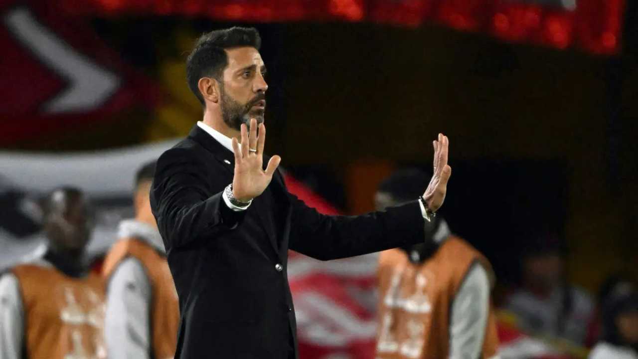 independiente santa fe jorge bava director tecnico entrenador dt uruguayo se va fuera irse negociaciones avanzadas nuevo cerro porteno paraguay asuncion estadio la olla diego martinez liga betplay dimayor futbol profesional colombiano fpc bogota campin colombia mercado pases fichajes refuerzos incorporaciones contrataciones contratados refuerzos