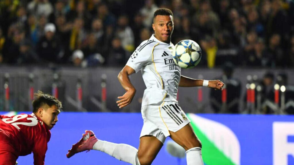 kylian mbappe real madrid hattrick hat trick champions league liga campeojes europa uefa kairat almaty kazajistan goles tripleta xabi alonso marcas registros records estadisticas delantero cristiano ronaldo