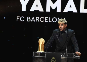 lamine yamal balon oro 2025 premio kopa trofeo ceremonia gala paris futbol club barcelona fc escogido elegido ganador nuevo espana marruecos marroqui frances paris francia ousmane dembele psg luis enrique campeon champions league liga campeones