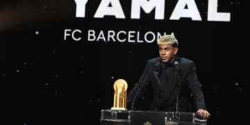 lamine yamal balon oro 2025 premio kopa trofeo ceremonia gala paris futbol club barcelona fc escogido elegido ganador nuevo espana marruecos marroqui frances paris francia ousmane dembele psg luis enrique campeon champions league liga campeones