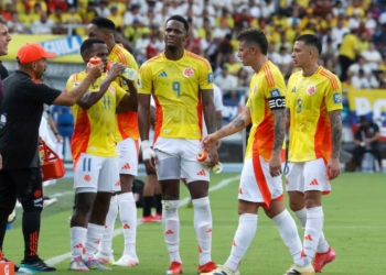 nestor lorenzo jhon duran debate polemica pelea camerino seleccion colombia peru barranquilla metropolitano lesion argentina bolivia venezuela convocatoria asusencia fuera eliminatorias mundial estados unidos 2026 clasificado eliminados federacion colombiana de futbol jesurun jeserum james carlos antonio velez