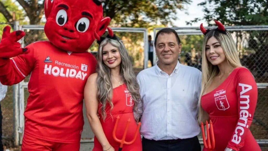 america cali tulio gomez protestas hinchas hinchadas reclamos pascual guerrero vacio clasico puerta cerrada marcela david gonzalez alex escobar diego raimondi polilla da silva nuevo tecnico director entrenador liga betplay ultimo futbol profesional colombiano fpc colombia mercado fichajes adrian ramos incorporaciones refuerzos directivas dirigencia directivos dueno giraldo