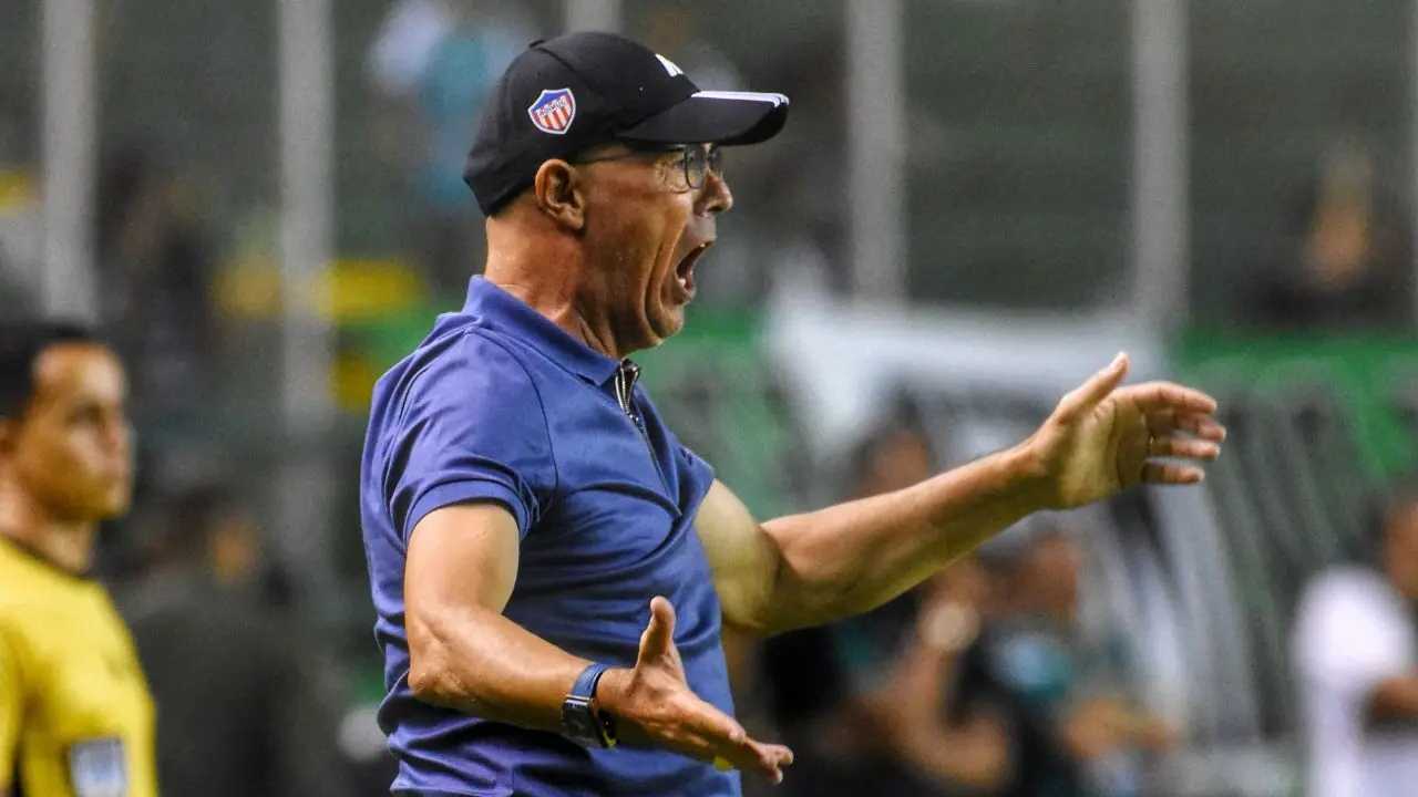 alfredo arias junior barranquilla eliminacion copa colombia liga betplay dimayor futbol profesional colombiano colombia fpc america cali penales pascual guerrero metropolitano barranquilla nomina alterna suplentes fichajes refuerzos incorporaciones familia char dt director tecnico entrenador hinchas hinchada prensa fracaso libertadores sudamericana reclasificacion clasificado cuadrangulares ocho 8 teo gutierrez