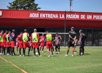 america cali especulaciones dineros extranjeros foraneos capital privado fondos venta equipo familia gomez tulio marcela duenos directivos dirigentes empresarios sedes deportiva cascajal pascual guerrero cali liga betplay dimayor futbol profesional colombiano fpc fichajes refuerzos plantilla profesional contratados incorporaciones david gonzalez hinchada crisis eliminados