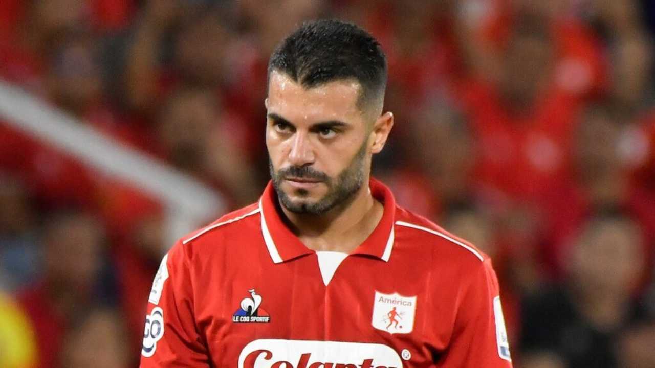 iago falque america cali regresa directivo presidente presidencia comprar equipo dolares negocio paquete accionario familia gomez tulio marcela molestia hinchada hinchas polemica pascual guerrero liga betplay dimayor futbol profesional colombiano fpc contrataciones mercado fichajes incorporporaciones refuerzos eliminados cuadrangulares david gonzalez alex escobar jaime dinas periodista