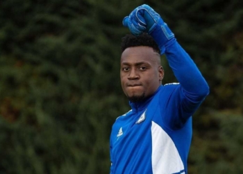 ivan arboleda millonarios indisciplina actos contra disciplina castigo multas bares discotecas noche bogota jugadores imagenes videos redes sociales hernan torres david gonzalez director tecnico dt entrenador arquero titular suplente plantilla profesional refuerzos contrataciones contratados incorporaciones mercado fichajes novoa de amores hinchas hinchada campin serpa camacho duenos equipo dirigentes dirigencia gato perez