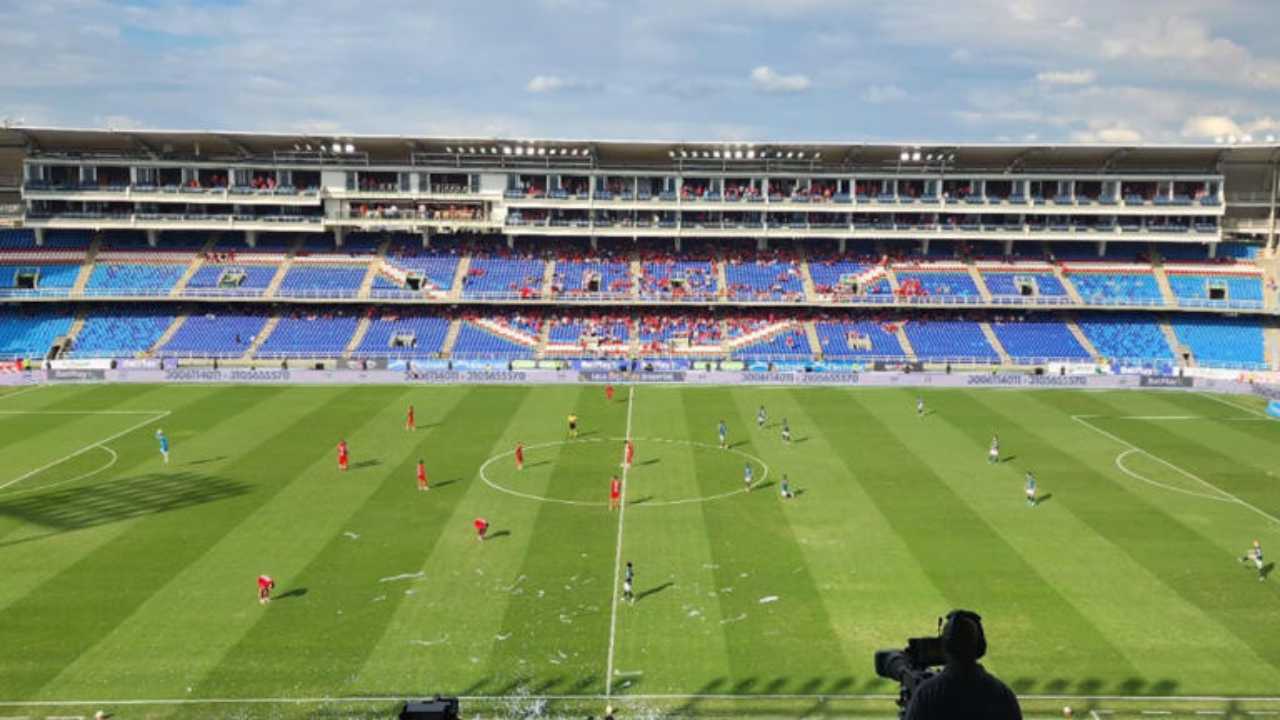 america cali cambio estadio sede cancha pascual guerrero liga betplay dimayor partidos vacio sin publico hinchas protestas junior millonarios nacional clasico futbol profesional colombiano fpc colombia francisco rivera escobar palimira nueva casa david gonzalez director tecnico entrenador dt alex escobar famlia gomez tulio marcela enojo dirigentes dirigencia duenos fichajes