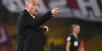 independiente santa fe rafael dudamel director tecnico dt entrenador nuevo presidente eduardo mendez dueno equipo maximo accionista dirigentes dirigencia reemplazo francico pacho lopez jorge bava uruguayo liga betplay dimayor futbol profesional colombiano fpc mercado fichajes incorporaciones refuerzos contrataciones eliminado campeon 2025 cuadrangulares los 8 deportivo pereira pagos crisis