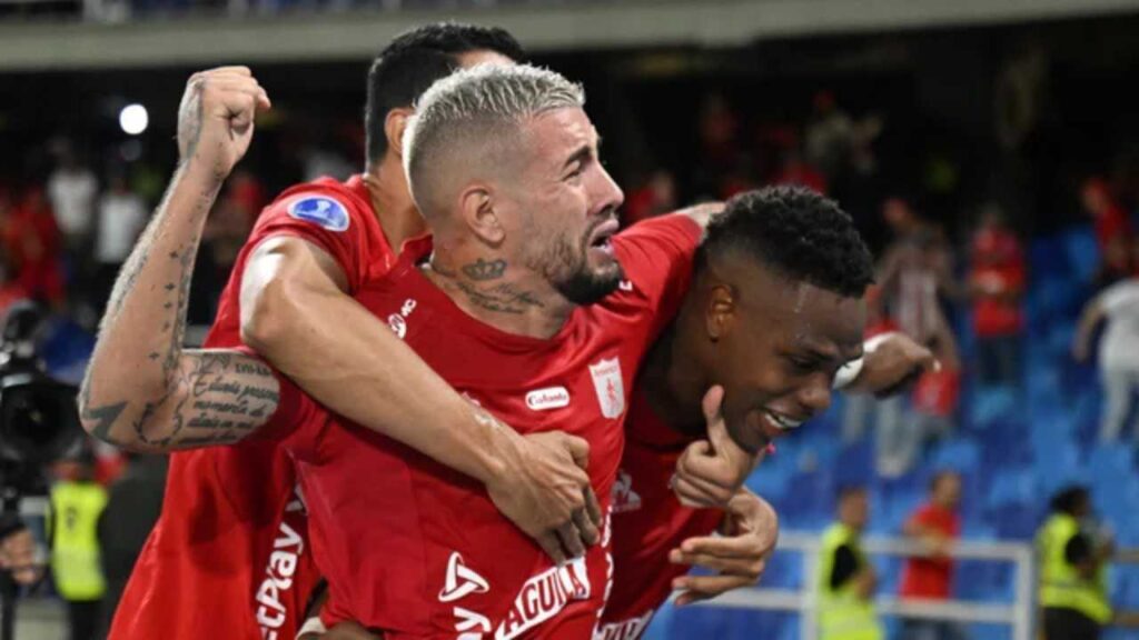 america de cali rodrigo holgado malasia fifa sancion suspensión fechas malasia eliminatorias mundial falsificación documentos argentino papa abuelo tulio gomez