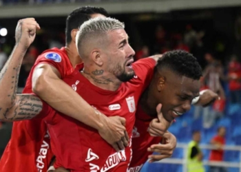 america de cali rodrigo holgado malasia fifa sancion suspensión fechas malasia eliminatorias mundial falsificación documentos argentino papa abuelo tulio gomez