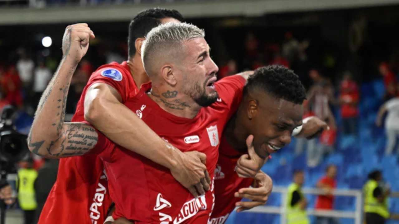 america de cali rodrigo holgado malasia fifa sancion suspensión fechas malasia eliminatorias mundial falsificación documentos argentino papa abuelo tulio gomez