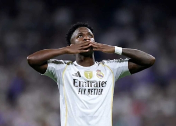 real madrid vinicius junior kylian mbappe numeros record estadisticas goles balon oro ancelotti xabi alonso santiago bernabeu triunfo villarreal vini laliga liga espanola espana liderato lideres lideres tabla posiciones barcelona