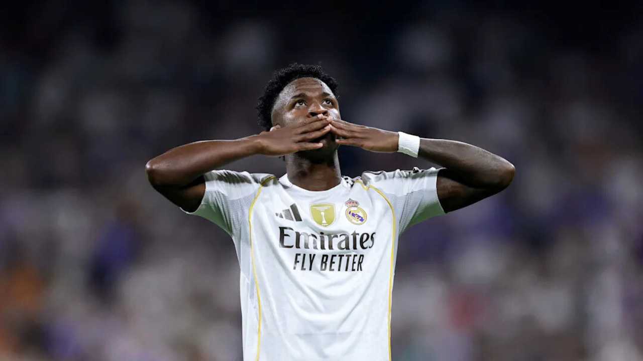 real madrid vinicius junior kylian mbappe numeros record estadisticas goles balon oro ancelotti xabi alonso santiago bernabeu triunfo villarreal vini laliga liga espanola espana liderato lideres lideres tabla posiciones barcelona