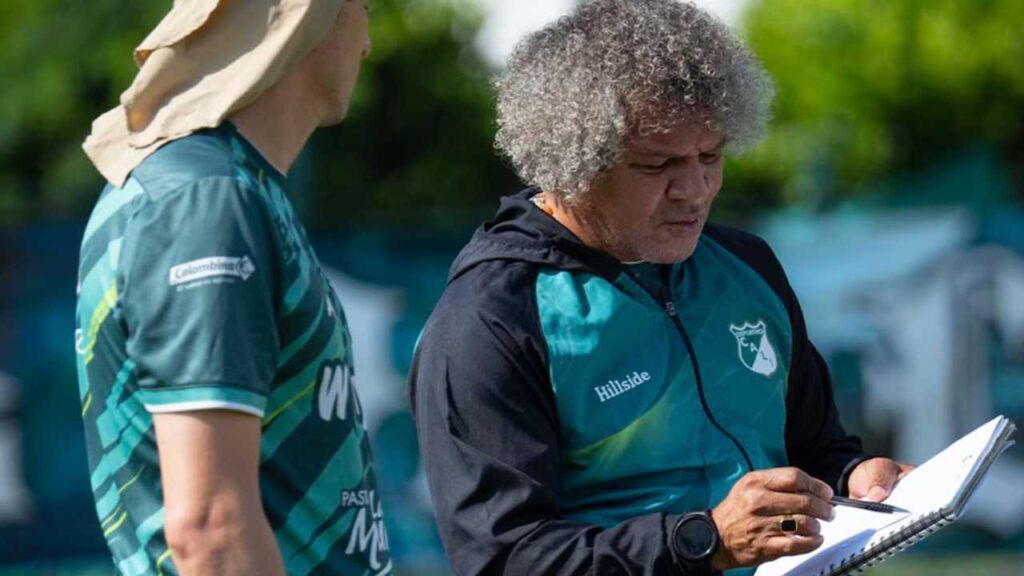 deportivo cali alberto gamero entrenador director tecnico refuerzo delantera luciano pons argentino atletico bucaramanga universidad chile prestamo compra venta definitiva mercado fichajes futbol profesional colombiano fpc liga betplay dimayor contrataciones incorporaciones contratados humberto arias grupo idc invesor nuevos duenos equipo atacantes plantilla profesional fernando mimbacas mario yepes palmaseca pance
