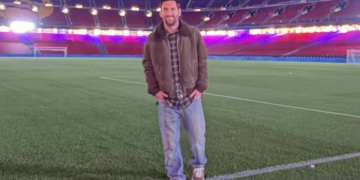 barcelona leo messi visita camp nou 2025