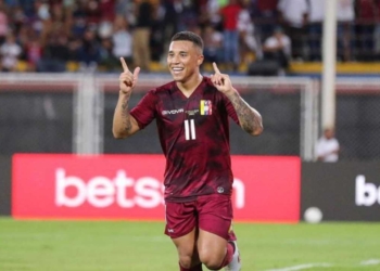 darwin machis america cali fichaje refuerzo mercado incorporaciones contrataciones contratados plantilla profesional jugadores altas bajas salen llegan extremo izquierda futbolista venezolano seleccion internacional vinotinto david gonzalez entrenador dt director tecnico familia gomes tulio marcela duenos equipo dirigentes dirigencia maximo accionista futbol profesional colombiano fpc liga betplay dimayor universitario peru alianza lima