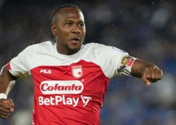 independiente santa fe nuevo director tecnico dt entrenador pablo repetto peirano entrenadores uruguayos jorge bava francisco pacho lopez interino interinato presidente eduardo mendez hugo rodallega figura capitan goleador delantero campeon copa libertadores 2026 liga betplay dimayor futbol profesional colombiano fpc cuadrangulares clasificado eliminado mercado fichajes incorporaciones refuerzos contratados contrataciones temporada