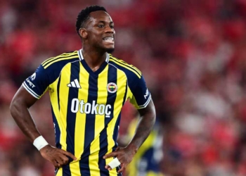 jhon jader duran turquia fenerbahce liga campeones prensa criticas camerino vestuario companeros champions league europa problemas seleccion colombia nestor lorenzo lesion mundial 2026 convocatoria galatasaray