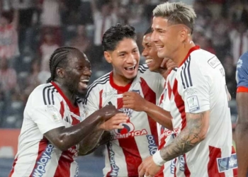 junior barranquilla triunfo dim cuadrangulares futbol profesional colombiano fpc liga betplay dimayor grave lesion defensor central paraguayo javier baez alfredo arias entrenador dt director tecnico uruguayo estadio metropolitano