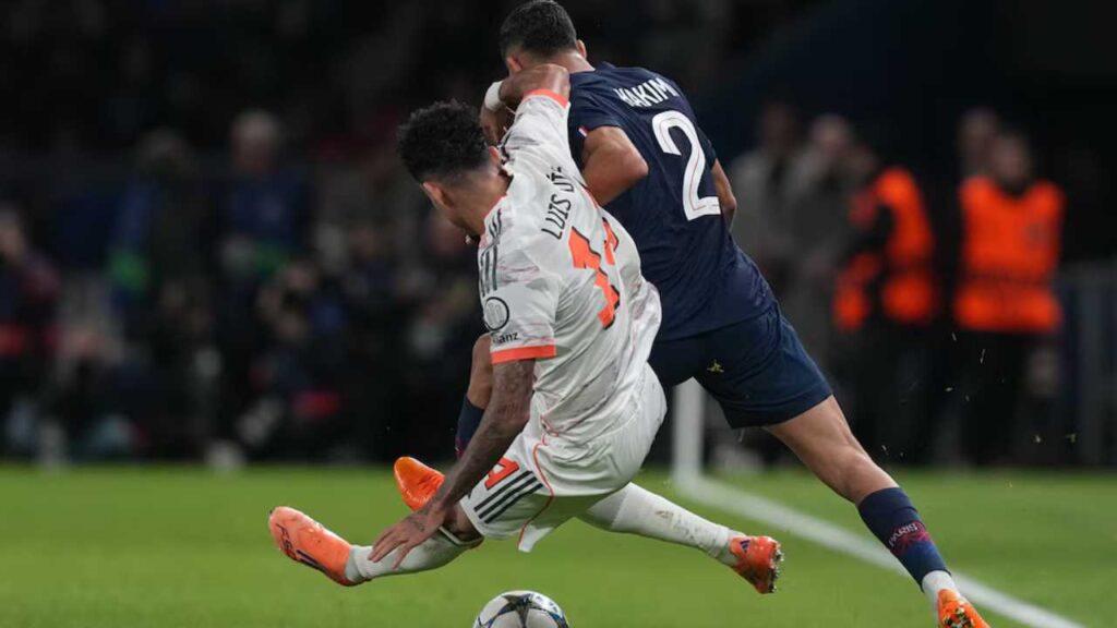 luis diaz bayern munich expulsion champions league patada hakimi liga campeones lesion paris saint germain psg parque principes fase liga uefa castiga fechas sancion kompany bundesliga roja