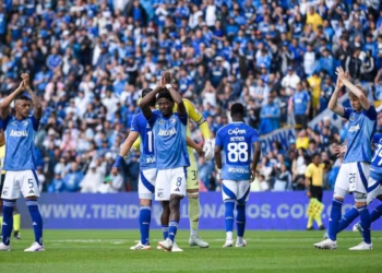millonarios salida jugadores futbolistas plantilla profesional nuevo proyecto 2026 hernan torres director tecnico dt entrenador mercado fichajes contrataciones contratados refuerzos dirigencia dirigentes duenos equipo maximo accionista gustavo serpa enrique camacho gato perez oscar cortes extranjeros amores vargas savio giordana posiciones campin bogota carlos darwin quintero eliminado liga betplay dimayor 2025 futbol profesional colombiano fpc molestias hinchas hinchadas millos