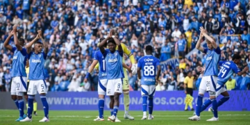 millonarios salida jugadores futbolistas plantilla profesional nuevo proyecto 2026 hernan torres director tecnico dt entrenador mercado fichajes contrataciones contratados refuerzos dirigencia dirigentes duenos equipo maximo accionista gustavo serpa enrique camacho gato perez oscar cortes extranjeros amores vargas savio giordana posiciones campin bogota carlos darwin quintero eliminado liga betplay dimayor 2025 futbol profesional colombiano fpc molestias hinchas hinchadas millos