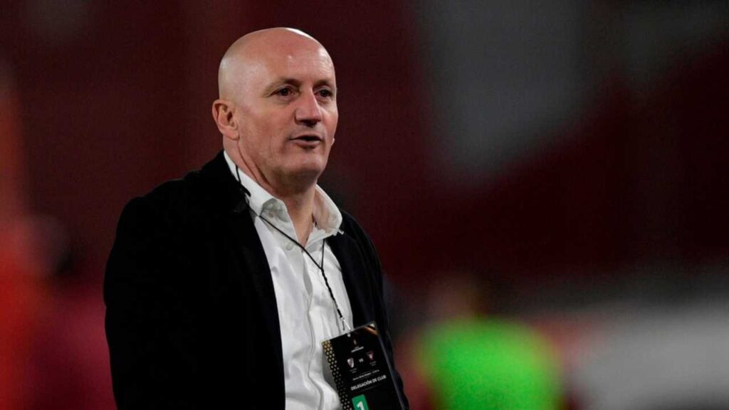 independiente santafe nuevo director tecnico pablo repetto entrenador dt uruguayo uruguay eduardo mendez presidente club dueno equipo maximo accionista futbol profesional colombiano fpc liga betplat dimayor mercado fichajes refuerzos contrataciones contratados incorporaciones clasificado cuadrangulares jorge bava peirano cesar farias rafael dudamel hinchada cardenal campin bogota