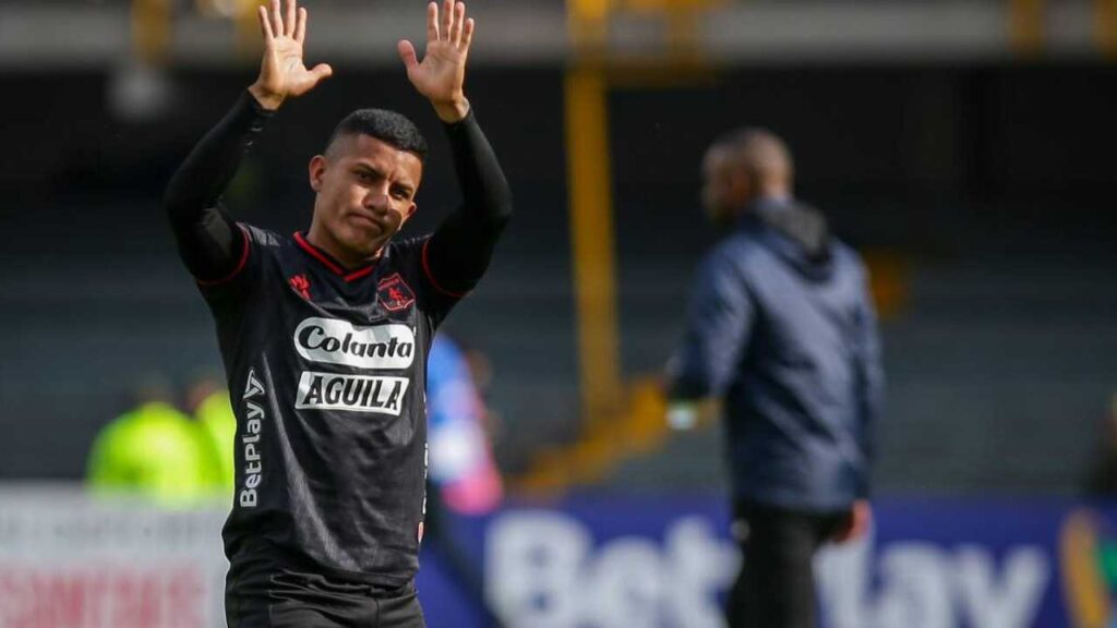 cristian barrios america cali mercado fichajes refuerzos contrataciones junior barranquilla atletico bucaramanga leonel alvarez contratados metropolitano familia char marcela gomez presidenta david gonzalez mls brasil fuad hinchas hinchada futbol profesional colombiano fpc colombia liga betplay dimayor