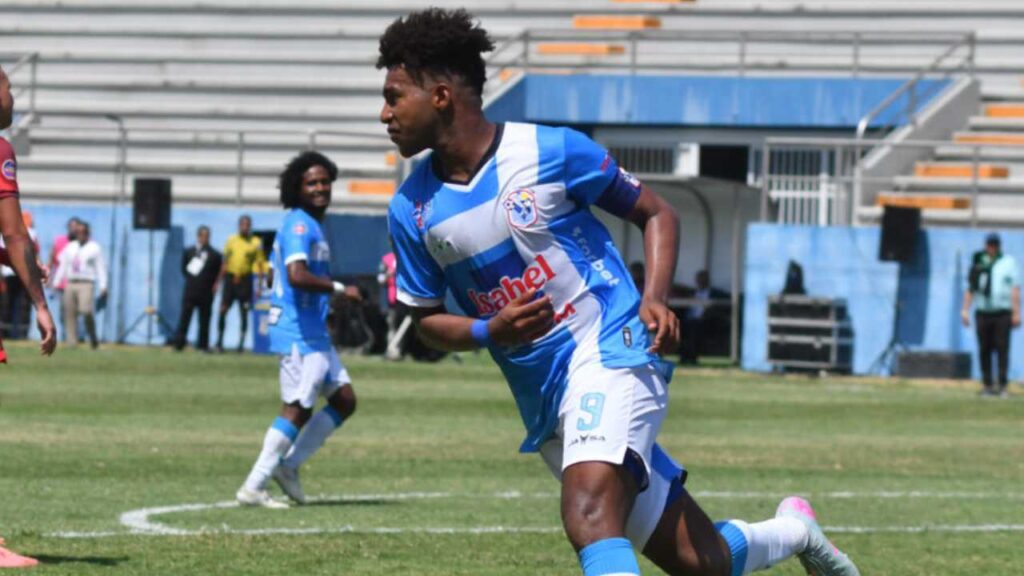 daniel valencia atletico nacional mercado fichajes refuerzos contrataciones contratados incorporaciones nuevos jugadores futbolistas pases oferta altas bajas salen llegan futbol profesional colombiano fpc liga betplay dimayor colombia colombiano transferencias transferidos ventana fichado gustavo fermani marcela gomez america hernan torres millonarios gustavo serpa enrique camacho ecuatoriano ecuador