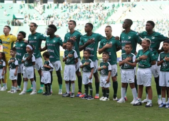 deportivo cali salida andrey estupinan baja plantilla jugadores alberto gamero director tecnico dt entrenador mercado fichajes refuerzos incporporaciones contrataciones futbol profesional colombiano fpc liga betplay dimayor hibchada molesta nuevo equipo extremo delantero sporting cristal peru lima