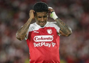 harold santiago mosquera america de cali no va se cae negocio interes cerro porteno paraguay contratado fichado jorge bava dt mercado fichajes contrataciones incorporaciones futbol profesional colombiano fpc liga betplay dimayor familia gomez tulio marcela independiente santa fe hinchada molesta david gonzalez entrenador director tecnico colombia