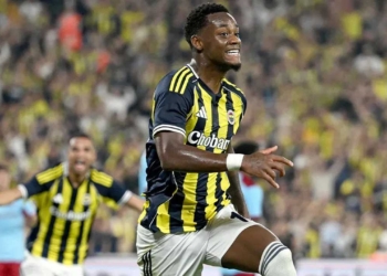 jhon duran gol golazo fenerbahce galatasaray turquia liga turca superliga domenico tedesco delantero seleccion colombia nestor lorenzo mundial 2026 tabla pisiciones clasico derby derbi