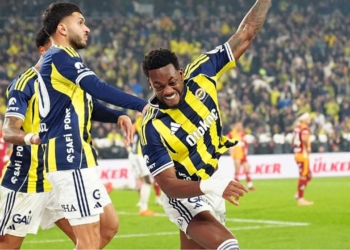 jhon duran gol golazo fenerbahce galatasaray turquia liga turca superliga domenico tedesco delantero seleccion colombia nestor lorenzo mundial 2026 tabla pisiciones clasico derby derbi